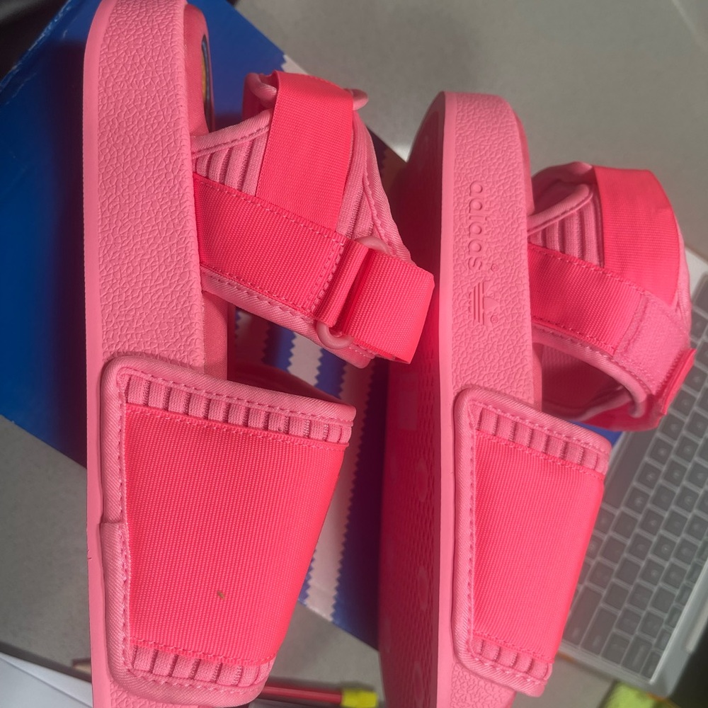Adidas - Picture 2 of 6